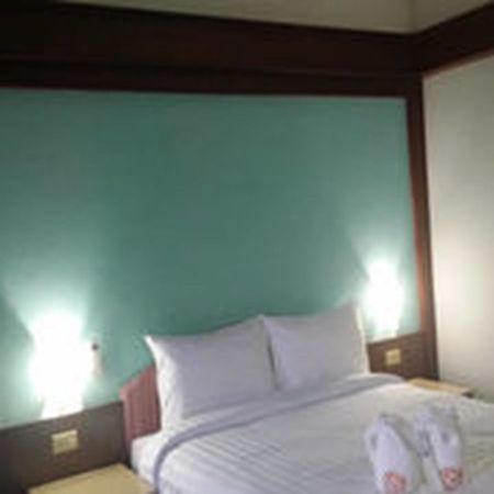 The 1 Place Hat Yai Bagian luar foto