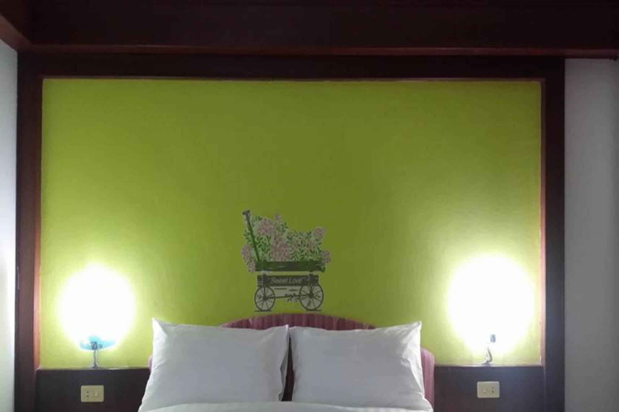 The 1 Place Hat Yai Bagian luar foto